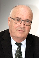 Herr Justizrat Dr. Hans-Gert Dhonau